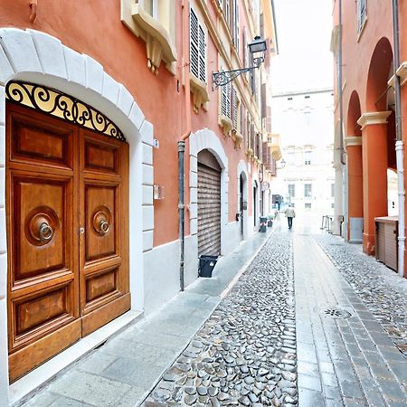 Loggia Dei Lovoleti Suite Модена Екстериор снимка