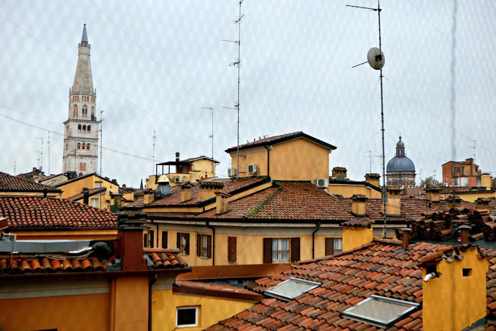 Loggia Dei Lovoleti Suite Модена Екстериор снимка